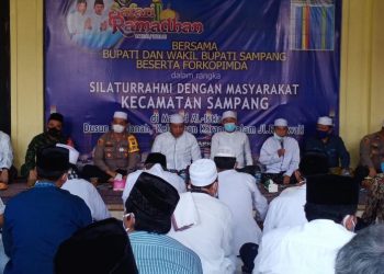 Bupati Sampang Jawab Keluhan Masyarakat Soal Air Bersih Saat Safari Ramadhan