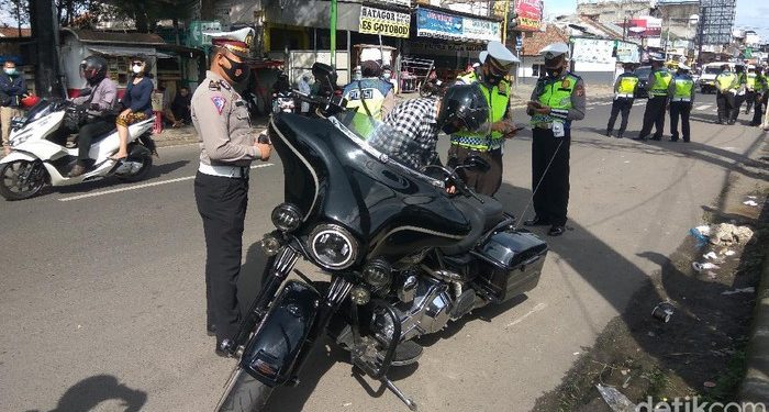 Puluhan Bikers Sunmori Berknalpot Bising Terjaring Razia di Lembang