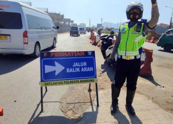 Hari pertama larangan mudik, penumpang bus turun 75 persen