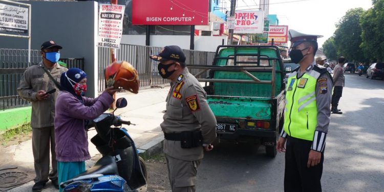 Upaya Polres Batang Disiplinkan Penggunaan Masker di Operasi Yustisi