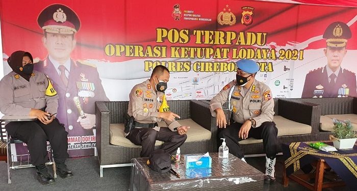 Divi Propam Mabes Polri didampingi Kapolres Ciko Polda Jabar cek dan lakukan pemeriksaan di Pos Terpadu Ops Ketupat Lodaya 2021