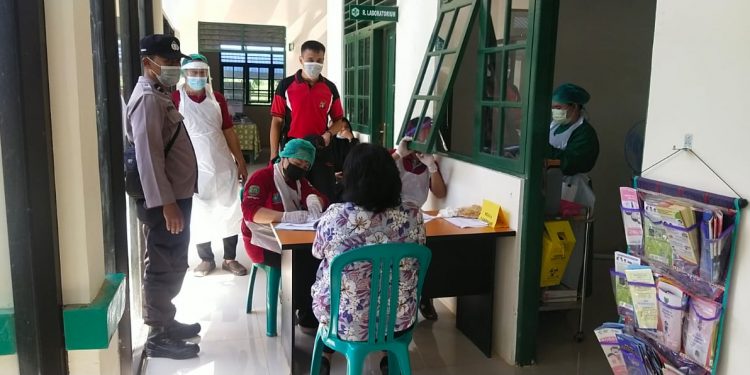 Polsek Patangkep Tutui Amankan Pelaksanaan Vaksinasi Covid-19.