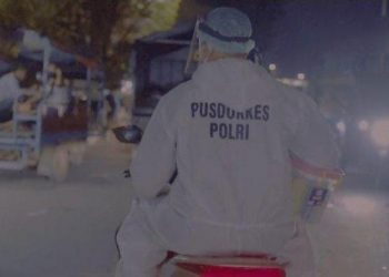 Telusuri Warga Pulang Mudik di Muara Angke, Kapolres dan Tenaga Kesehatan Blusukan Naik Sepeda Motor