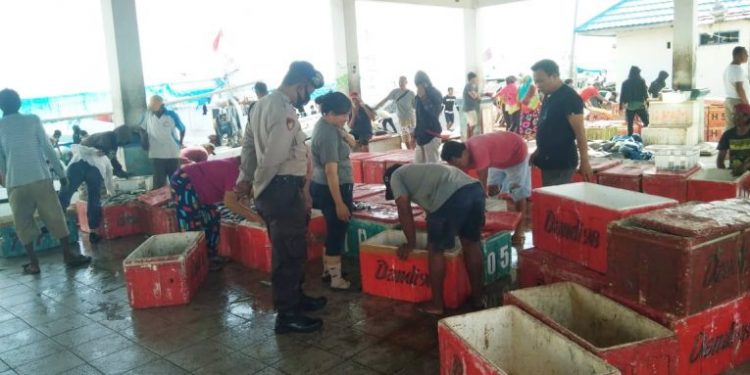 Cegah Terjadinya Gangguan Kamtibmas, Polisi Pantau Aktivitas Masyarakat Di PPI Lonrae