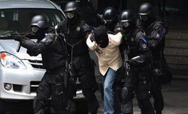 Densus 88 Antiteror Tangkap 3 Terduga Teroris Jaringan JAD Jawa Barat