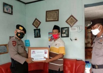 Jelang Peringati Hari Bhayangkara Ke 75, Polsek Jatiwangi Bagikan Paket Sembako Kepada Purnawirawan Polri