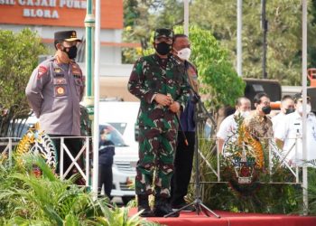 Panglima TNI dan Kapolri Tinjau Vaksinasi di Cilacap, Blora dan Pati
