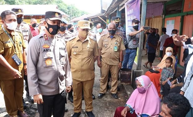 Percepat Vaksinasi COVID-19, Kapolda Kepri Pantau Langsung Pelaksanaan Nasi Kapau