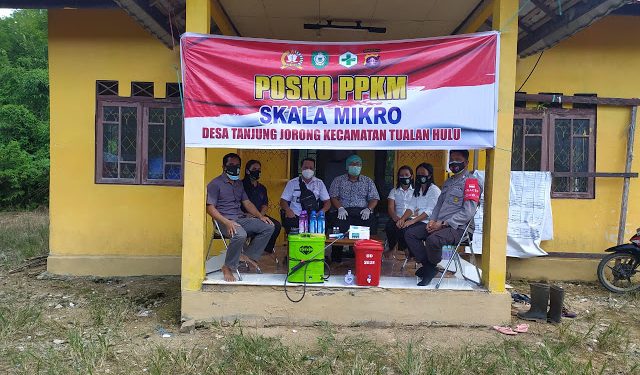 Polsek Parenggean Bersama Gugus Tugas Laksanakan Cek Pos PPKM Mikro