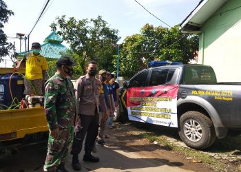 Sinergitas TNI Polri Bersama PPRT Lakukan Penyemprotan Disinfektan Cegah Penyebaran COVID-19