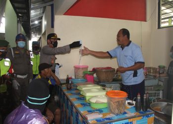 Upaya Cegah Penyebaran Covid-19, Polres Pati Bagi Ribuan Masker