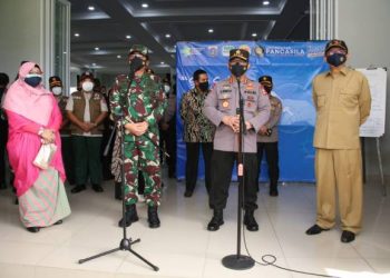 Kapolri Tinjau Vaksinasi Covid-19 Massal di Universitas Pancasila