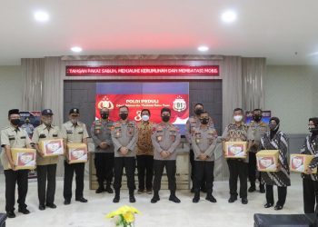 Alumni Akpol 91 Beri Bantuan Paket Sembako ke Purnawirawan dan Warakawuri Polri