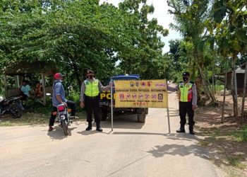 Cegah Penyebaran virus Covid 19, Anggota Polsek Grabagan laksanakan Patroli Physical Distancing