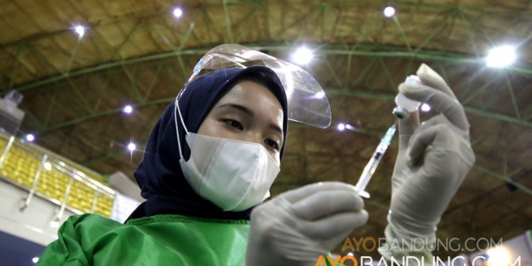 Pemerintah Bakal Bagi Obat Terapi Covid-19 dan Beras Gratis, Vaksinasi Pun Sampai Daerah Terpencil