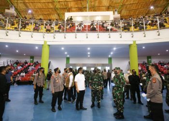 Tinjau Vaksinasi Massal di Bandung, Kapolri dan Panglima Minta Perusahaan dan Pekerja Patuhi Aturan PPKM Darurat