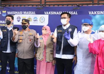 Mabes Polri dan PB PMII  , Laksanakan Vaksinasi Massal di UIN