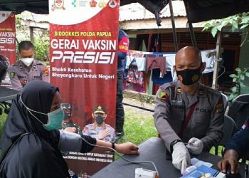 Tinjau Gerai Vaksin, Kapolres Ajak Masyarakat Kibarkan Bendera Merah Putih