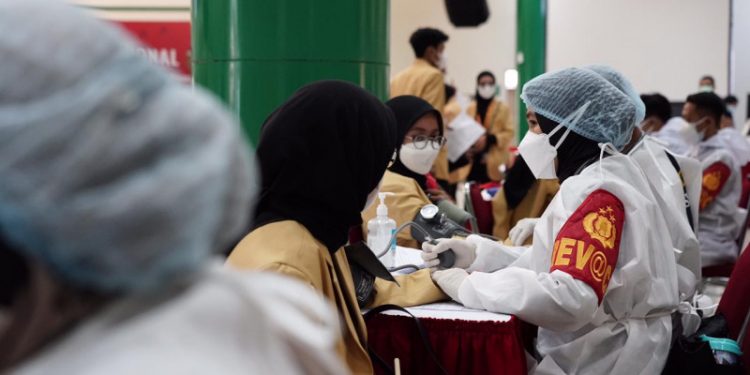 Ribuan Mahasiswa Divaksinasi Covid-19 di Universitas Bhayangkara