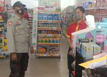 PPKM Level 4, Patroli Polsek Banjarbaru Timur Sambangi Alfamart