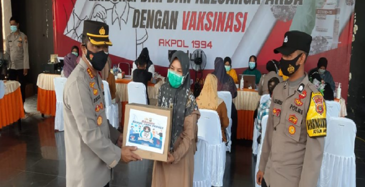 Akpol 1994 gelar serbuan vaksinasi dan bansos peduli