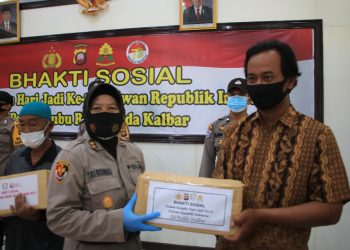 Bakti Sosial Polwan Polda Kalbar dan Bhayangkari Daerah Kalbar