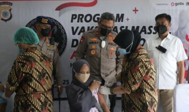 Ikut Vaksinasi di Polda Maluku Dapat Voucher Belanja