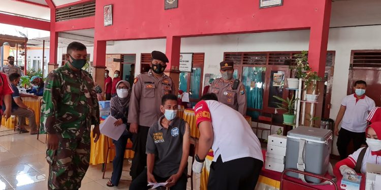 TNI- Polri Kawal Vaksinasi Merdeka di Wilayah Kecamatan Kedungwaru Tulungagung