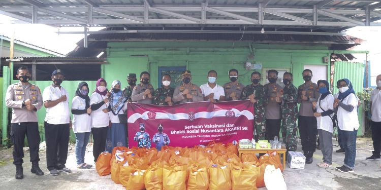 Alumni Akabri 1998 “Nawahasta” Kaltim Berbagi Sembako Ditengah Pandemi Covid-19