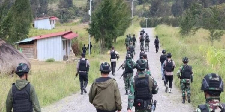 Anggota Brimob Gugur Tertembak, TNI-Polri Buru KST Pimpinan Lamek Alipki Taplo