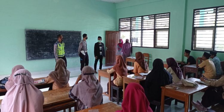 Pembelajaran Tatap Muka Dimulai, Operasi Patuh Rinjani Polres Lobar Sasar Sekolah