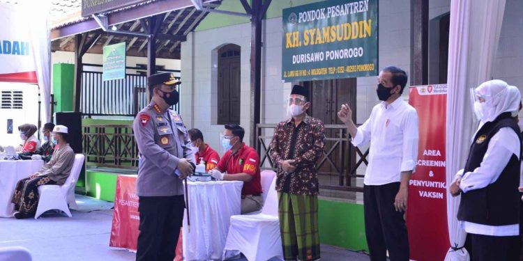 Presiden Jokowi Pantau Vaksinasi Merdeka di Rumah Ibadah dan Ponpes Serentak dari Ponorogo