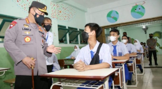 Tinjau Serbuan Vaksin di Kalbar, Kapolri Tekankan Penguatan Prokes dan Percepatan Vaksinasi