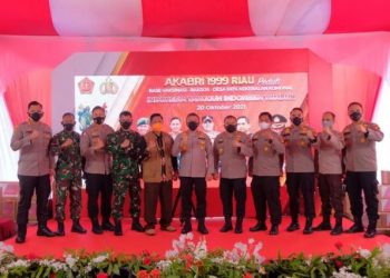 Alumni Akabri 99 Riau Peduli, Salurkan 1000 Bansos Dan Gelar 1000 Vaksinasi