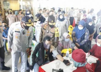 Jasa Raharja-Polri vaksinasi massal sopir angkot dan ojek daring di Kaltim