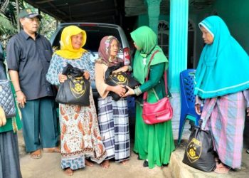 Kabareskrim Bagi Baksos ke Padangsidimpuan