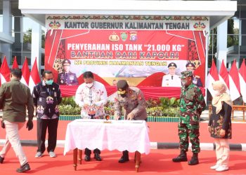 Kapolri Berikan Bantuan Iso Tank 21.000 Kepada Provinsi Kalimantan Tengah