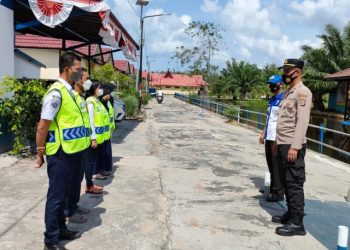 Kasiwas Giat Pengawasan Di Pelayanan Satpas SIM Polres Seruyan.