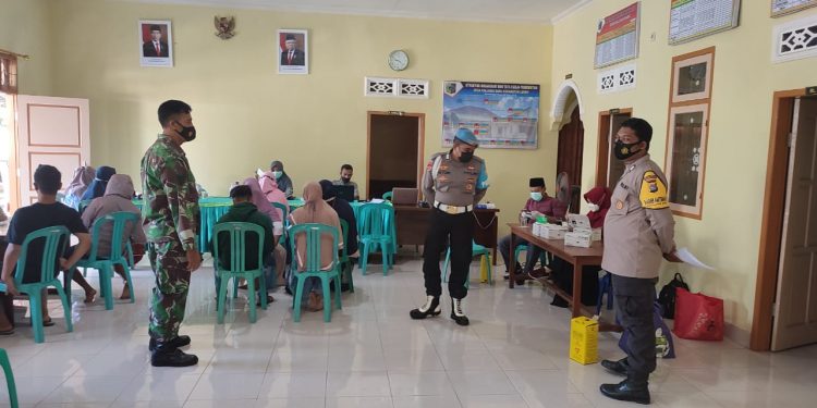 Percepatan Vaksinasi, Bhabinkamtibmas Dampingi Warga Binaan Di Gerai Vaksin