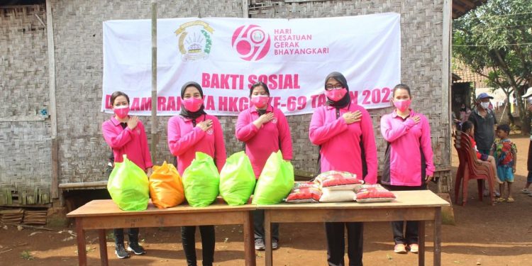 Peringati HKGB ke-69, Bhayangkari Daerah Banten Melaksanakan Bakti Sosial