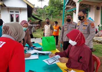 Vaksinasi Keliling Polri Jangkau Warga di Kawasan Terisolir