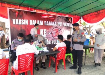 Jelang Hari Korps Brimob Polri ke 76, Brimobda Malut Gelar Vaksinasi Gratis dan Baksos