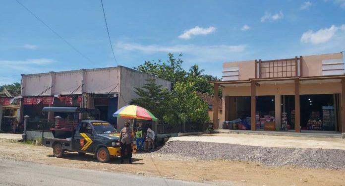 Patroli Sambang Polsek Sematu Jaya Jaga Kamtibmas