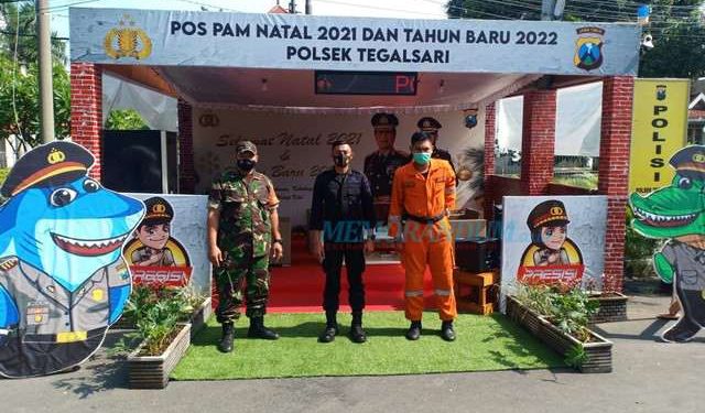 Babinsa Kelurahan Kedungdoro Bersinergi Lakukan Pengamanan Nataru