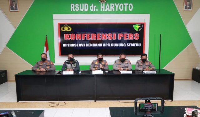 Tim DVI Mabes Polri Kembali Identifikasi Tujuh Jenazah Korban Semeru
