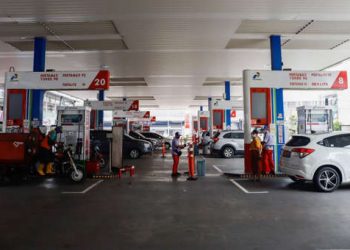 Sorot Harga Mobil 2.000cc, Kriteria Konsumen Penerima Subsidi BBM Harus Adil!