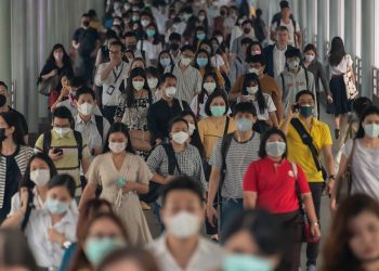 Pemerintah Anjurkan Masyarakat Tetap Kenakan Masker Meski Status Covid-19 Resmi Dicabut