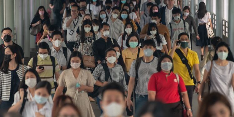 Pemerintah Anjurkan Masyarakat Tetap Kenakan Masker Meski Status Covid-19 Resmi Dicabut