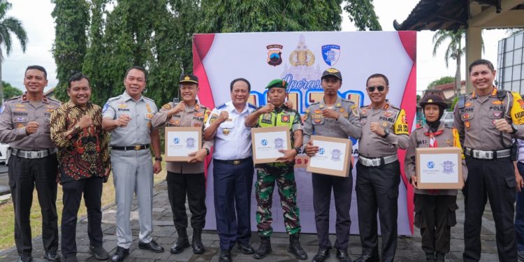 Wakil Menteri Perhubungan RI Suntana bersama Kakorlantas Polri Irjen Pol Aan Suhanan, Dirut PT Jasa Raharja Rivan A. Purwantono melakukan peninjauan arus lalu lintas pada libur nataru di kawasan Yogyakarta pada Sabtu (28/12/2024).