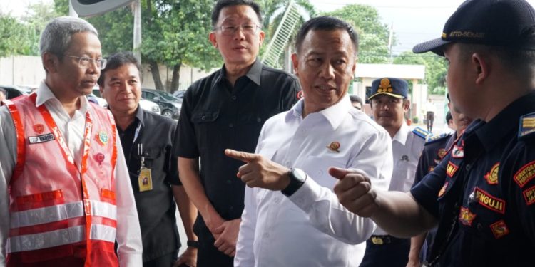 Kegiatan Kunjungan Kerja Dirjen Hubdat dalam rangka persiapan Angkutan Natal 2025 dan Tahun Baru 2026 di PO. Bus Sinar Jaya pada hari Senin, 10 November 2025 1